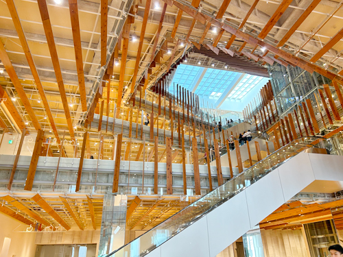 立山を表現した館内