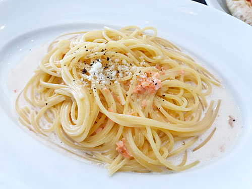 サーモンのクリームパスタ