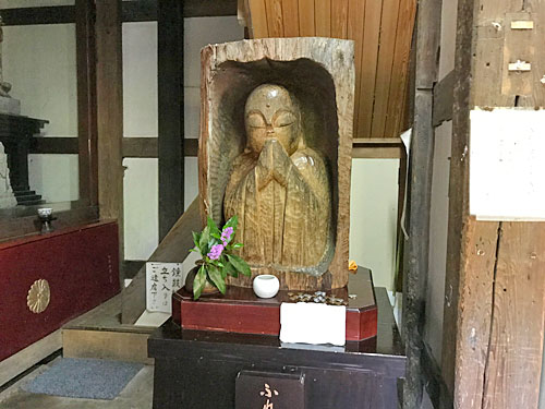 ふれあい合掌童子像