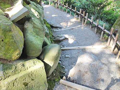 栄螺山の通路