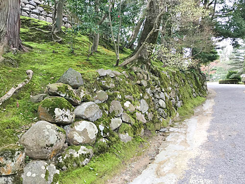 崩落防止の石垣