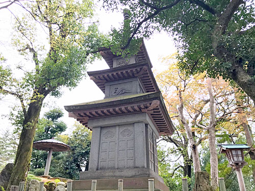 三重宝塔