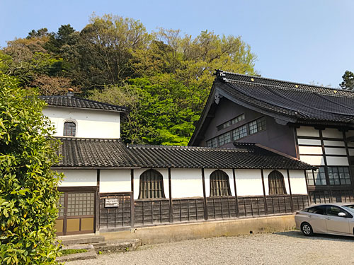 本堂横の建物