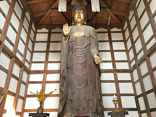 釈迦如来立像