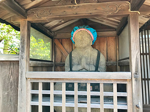 光山寺の前にあるお地蔵さま