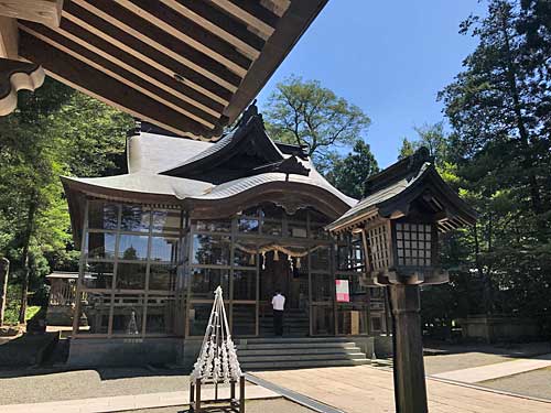 金剣宮の境内と拝殿