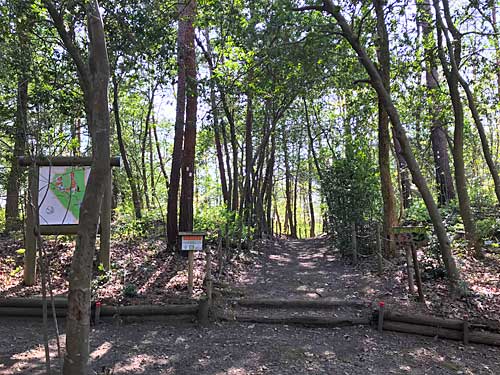 荒屋古墳群の案内板