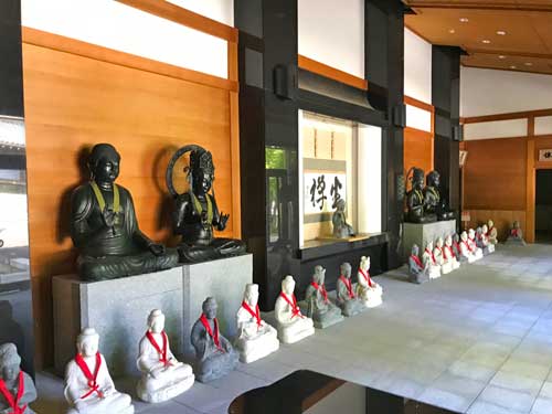 百仏殿内部の仏像郡