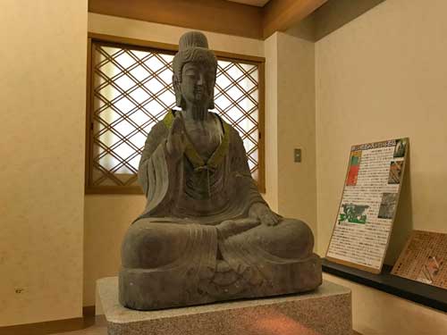 魚卵石入り仏像