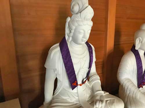 白大理石の観音像