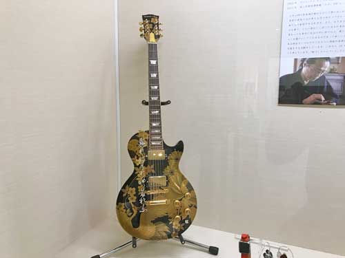 漆塗り+蒔絵のエレキギター