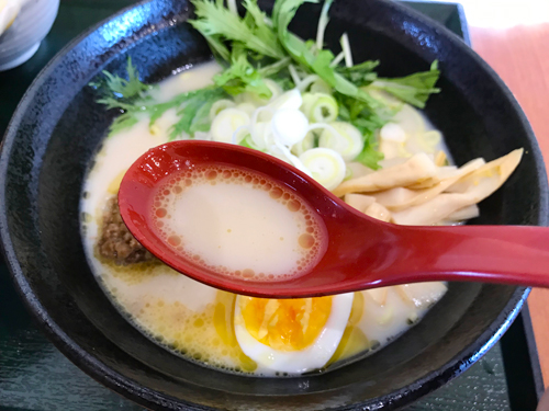 ホワイトラーメンのスープ