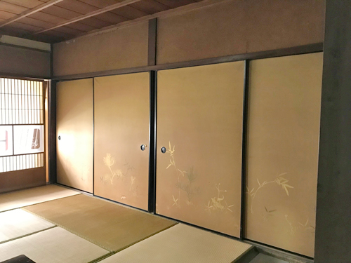 金泥の豪華な襖