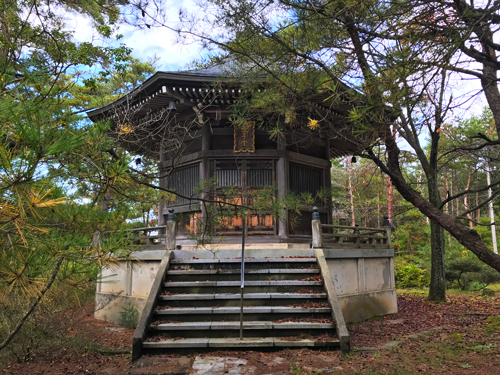 真和園の太子堂