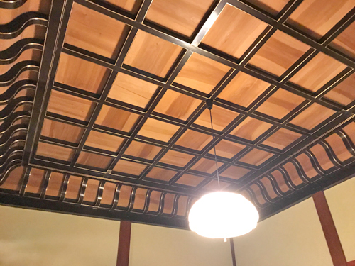 御前の間の折り上げ格天井