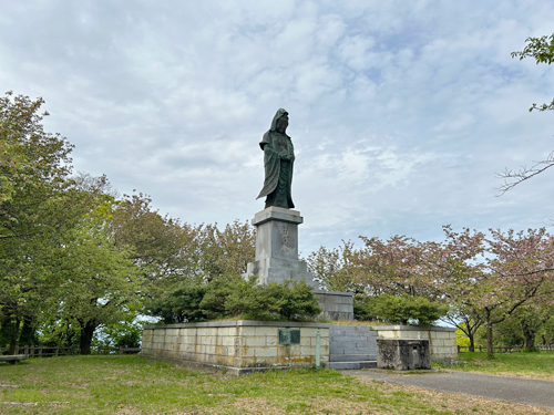 越中守山城址本丸の観音像