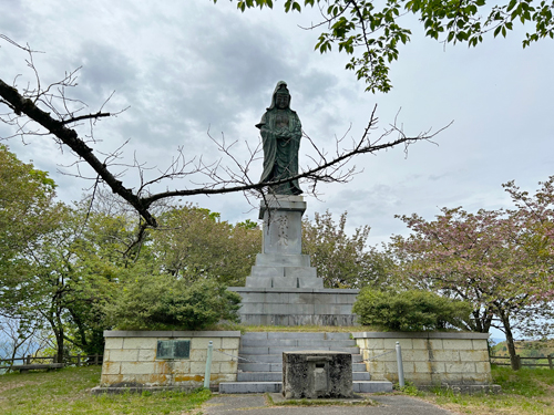 本丸の平和観音像