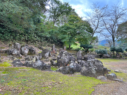 湯殿跡庭園の石組み